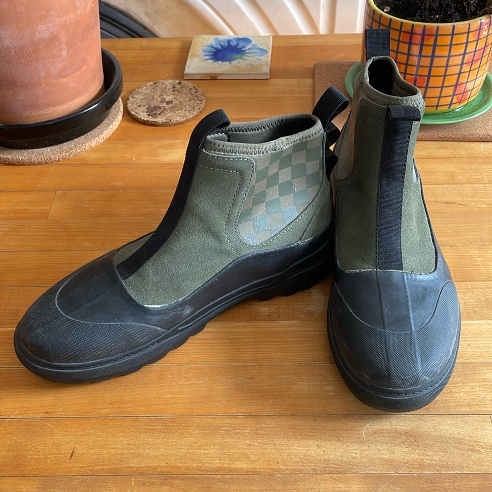 NWT Vans rubber boots